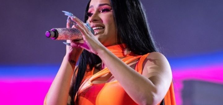 Cardi B Lempar Rambut Palsu Kearah Peminat, Tapi Mahukannya Kembali!