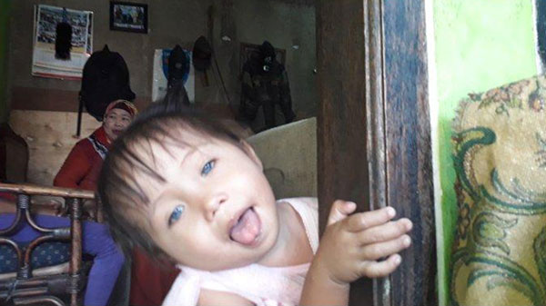 Amelia, Budak Perempuan yang Bermata Aneh Boleh Tukar 5 Warna Setiap Hari