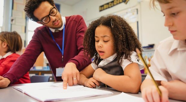 Gaji guru di England bakal dinaikkan sebanyak £6,000 (SGD10,181)