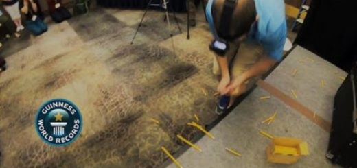 Lelaki catat rekod dunia patah 98 pensel dalam satu minit