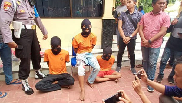 Gadis 13 Tahun Dibunuh dan Diperkosa di Tengah Kebun Oleh 3 Lelaki