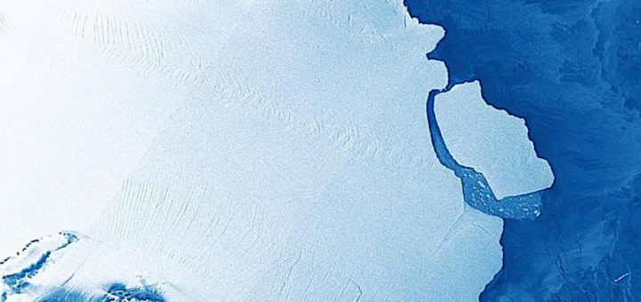 Bongkah ais gergasi terpisah dari Antartika