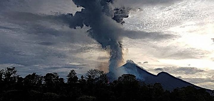 Gunung berapi Ulawun meletus lagi