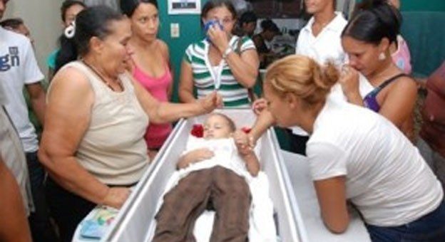 Kanak-kanak lelaki yang telah ‘meninggal dunia’ duduk di keranda, meminta air dan baring semula tidak bernyawa Brazil