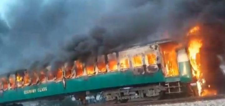 Sekurang-kurangnya 65 terkorban dalam kebakaran keretapi di Pakistan
