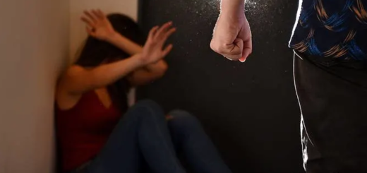 Lelaki ini tumbuk, pijak kepala isterinya di stesen LRT, depan anak