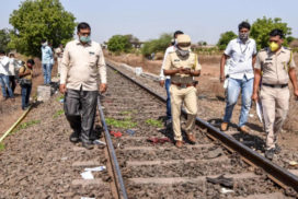 14 pekerja migran berjalan di landasan maut dirempuh kereta api
