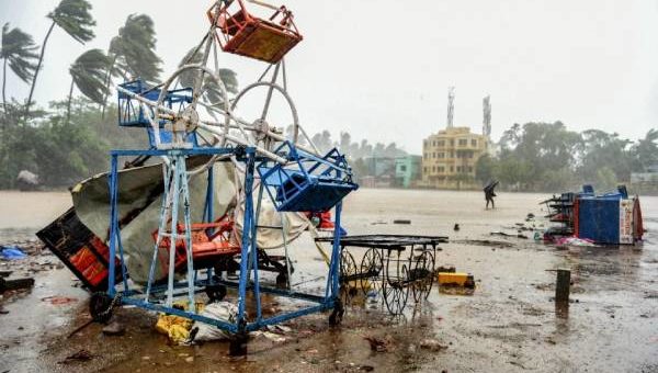 3 terbunuh dibadai Taufan Nisarga