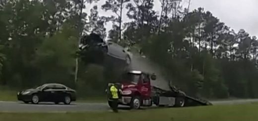 Kereta melambung 120 kaki selepas terlajak keatas tanjakan trak tunda di Georgia