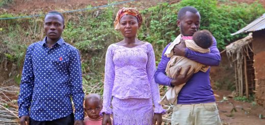 Wanita dengan 2 Suami: Tinggal Se-Rumah, Berkongsi Satu Katil, Mempunyai 3 Anak