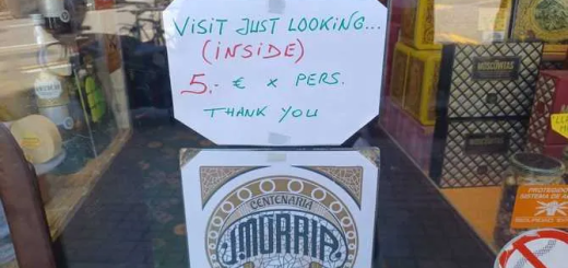 Kedai Runcit Sepanyol Mengertak Untuk Mengenakan Bayaran Kepada Pelancong Yang Datang Hanya Untuk Melihat