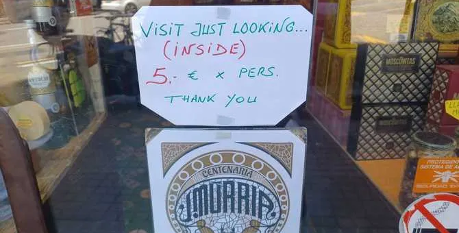 Kedai Runcit Sepanyol Mengertak Untuk Mengenakan Bayaran Kepada Pelancong Yang Datang Hanya Untuk Melihat