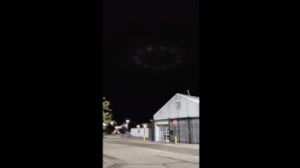 Kapal angkasa mahkluk asing atau sesuatu di langit.